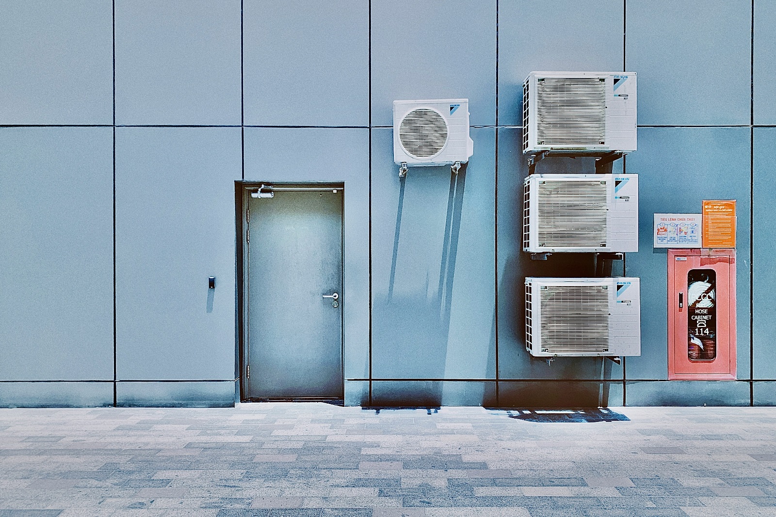 Staying Cool: Exploring Passive Cooling Methods to Minimise Carbon Emissions